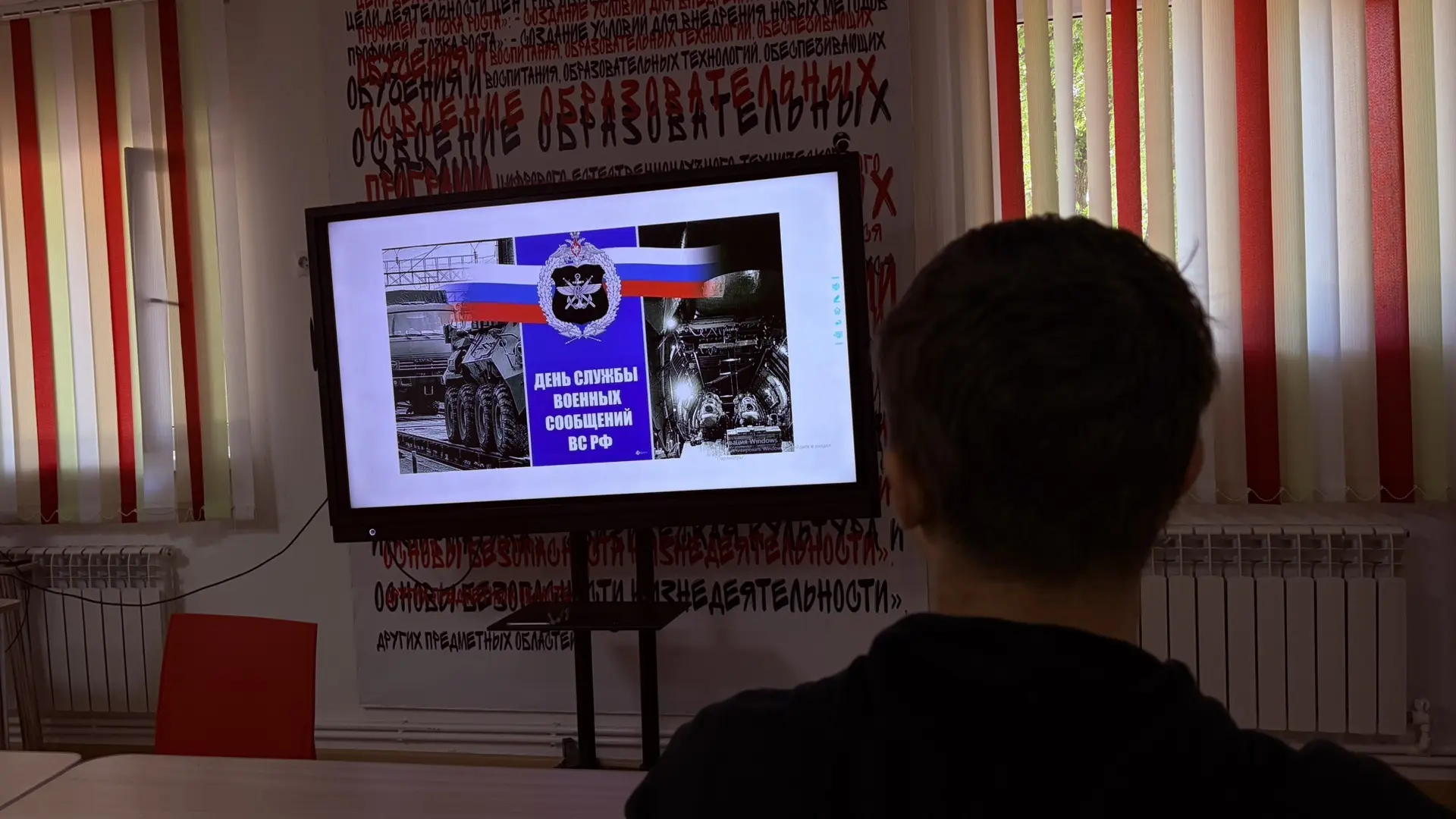 Сегодня юные участники отряда «Подросток» погрузились в мир военной логистики и связи! В честь Дня с