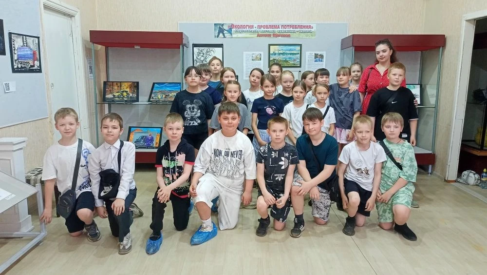 Сегодня 20.05.2026 года Яранский краеведческий музей посетили учащиеся МКОУ СШ с УИОП №...