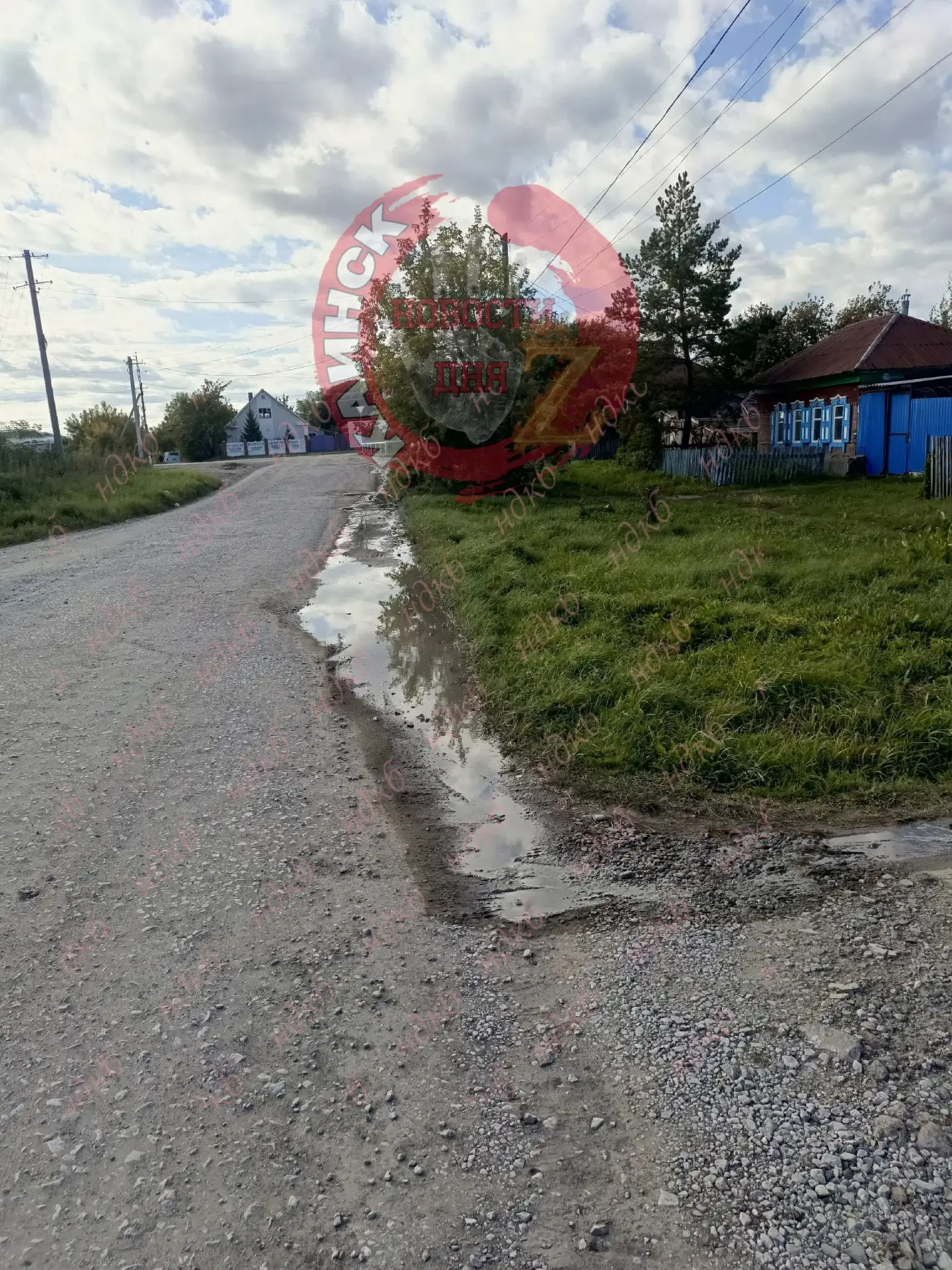 Вода бежит от 36 магазина с колодца всё дальше и дальше с каждым днём. Вчера уже был по...