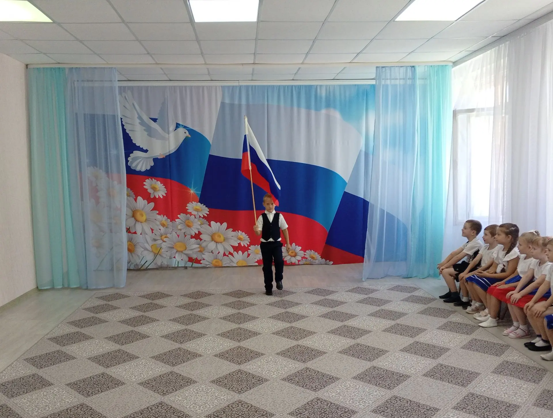 Ежегодно 22 августа в России отмечается День Государственного флага Российской Федераци...