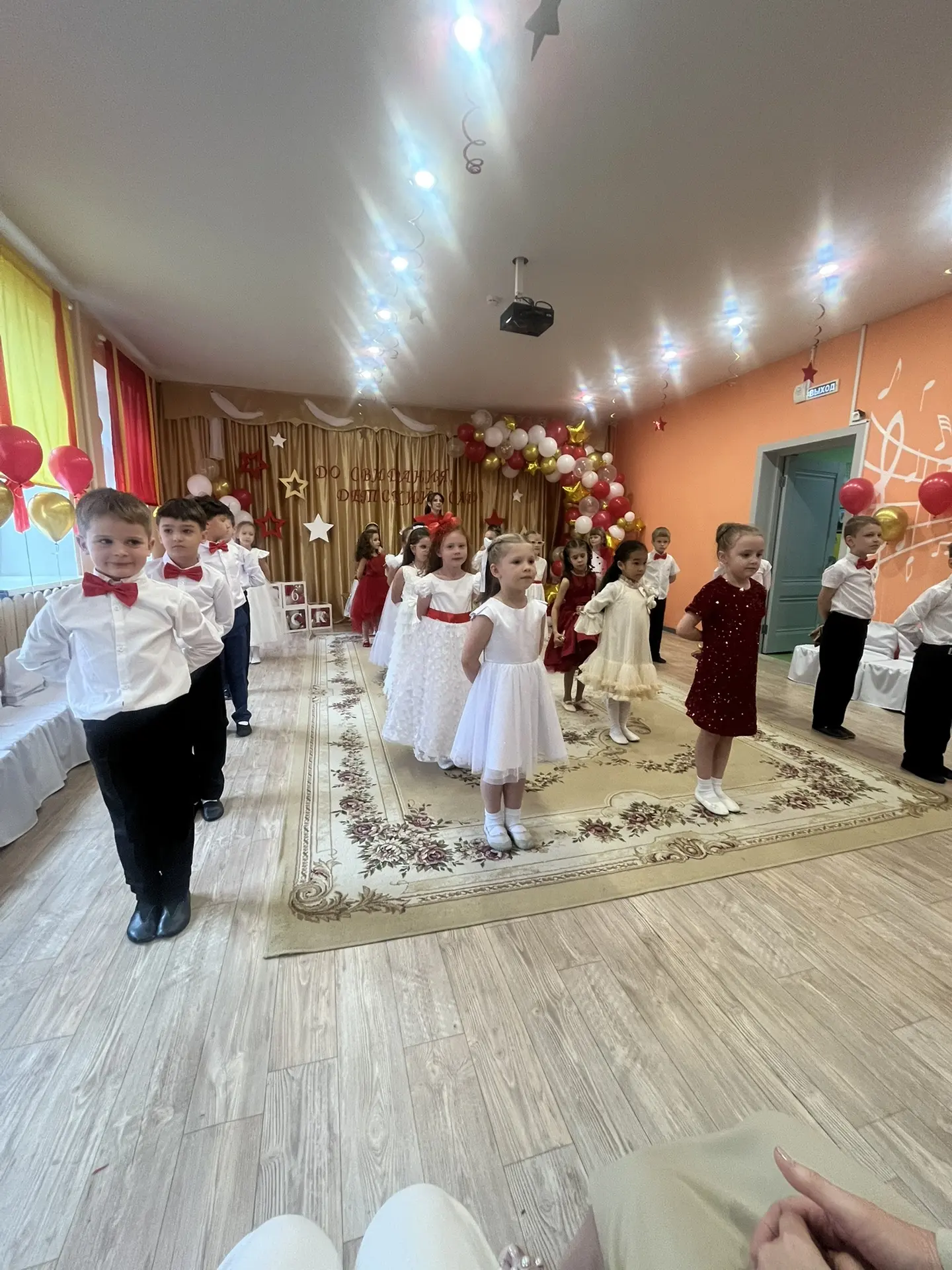 Сегодня прошёл выпускной в подготовительной группе «Зажигаем звёзды» 🌟