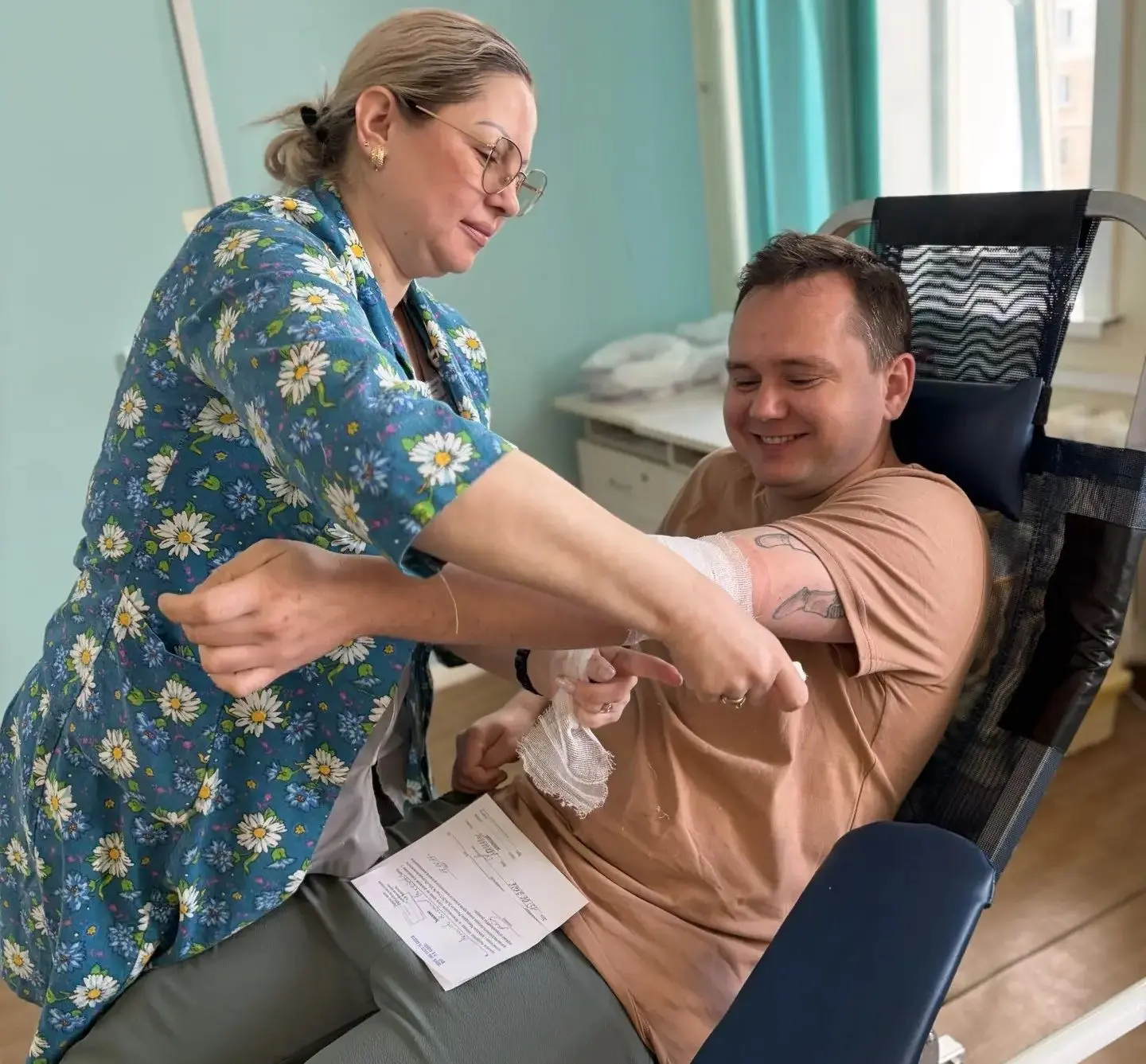 В поликлинике прошел День донора.
Кто приехал
Специалисты Областной станции переливания крови со сво