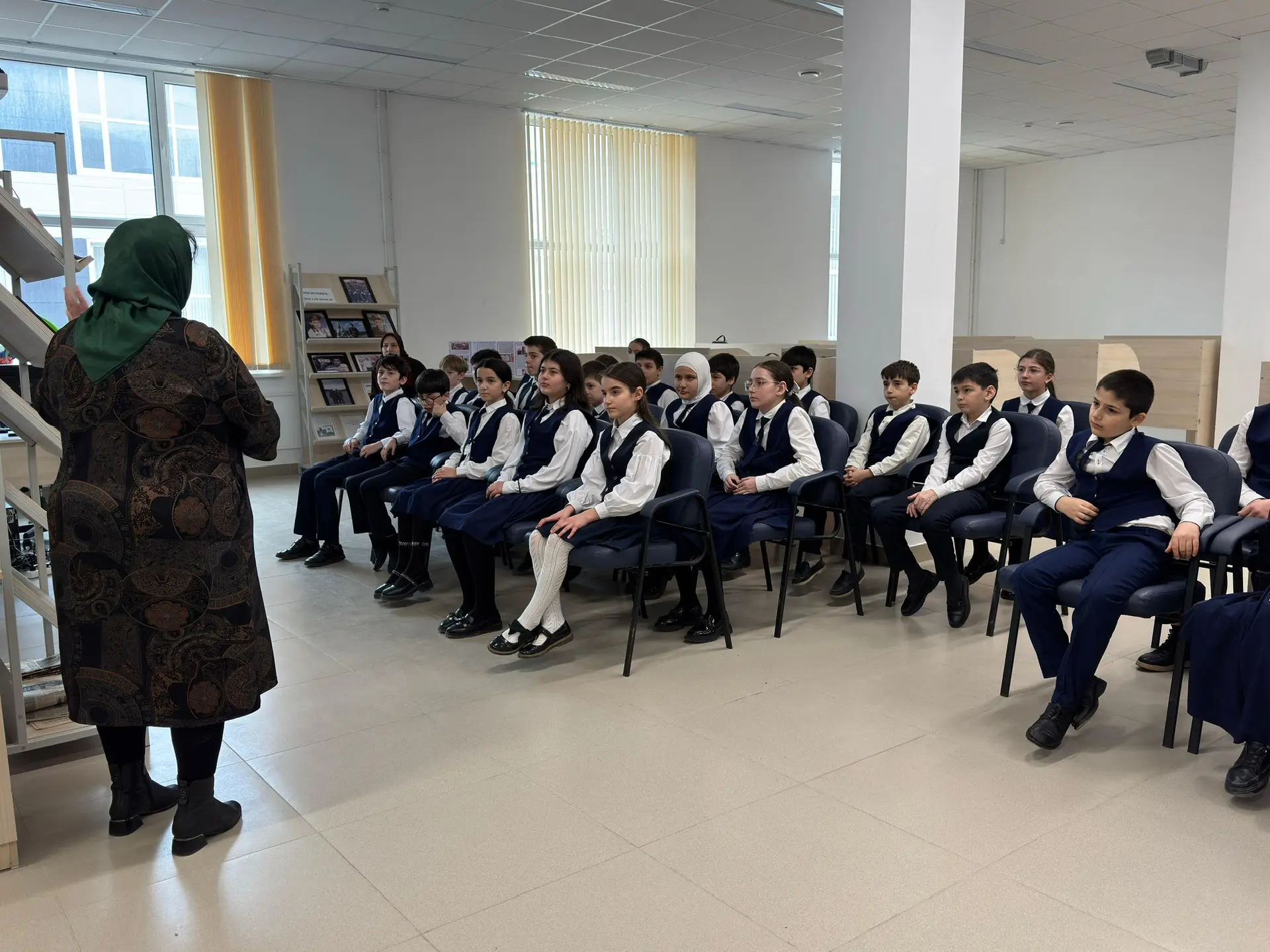 ⭐️ В нашей школе состоялся классный час, посвящённый теме героизма и служения Родине.   В рамках вст