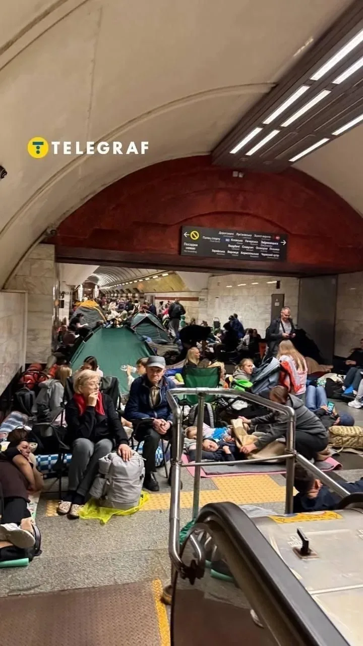 В Киеве прошла акция "Ночь метро", организованная российской баллистикой, под эгидой лучшего тур-опе