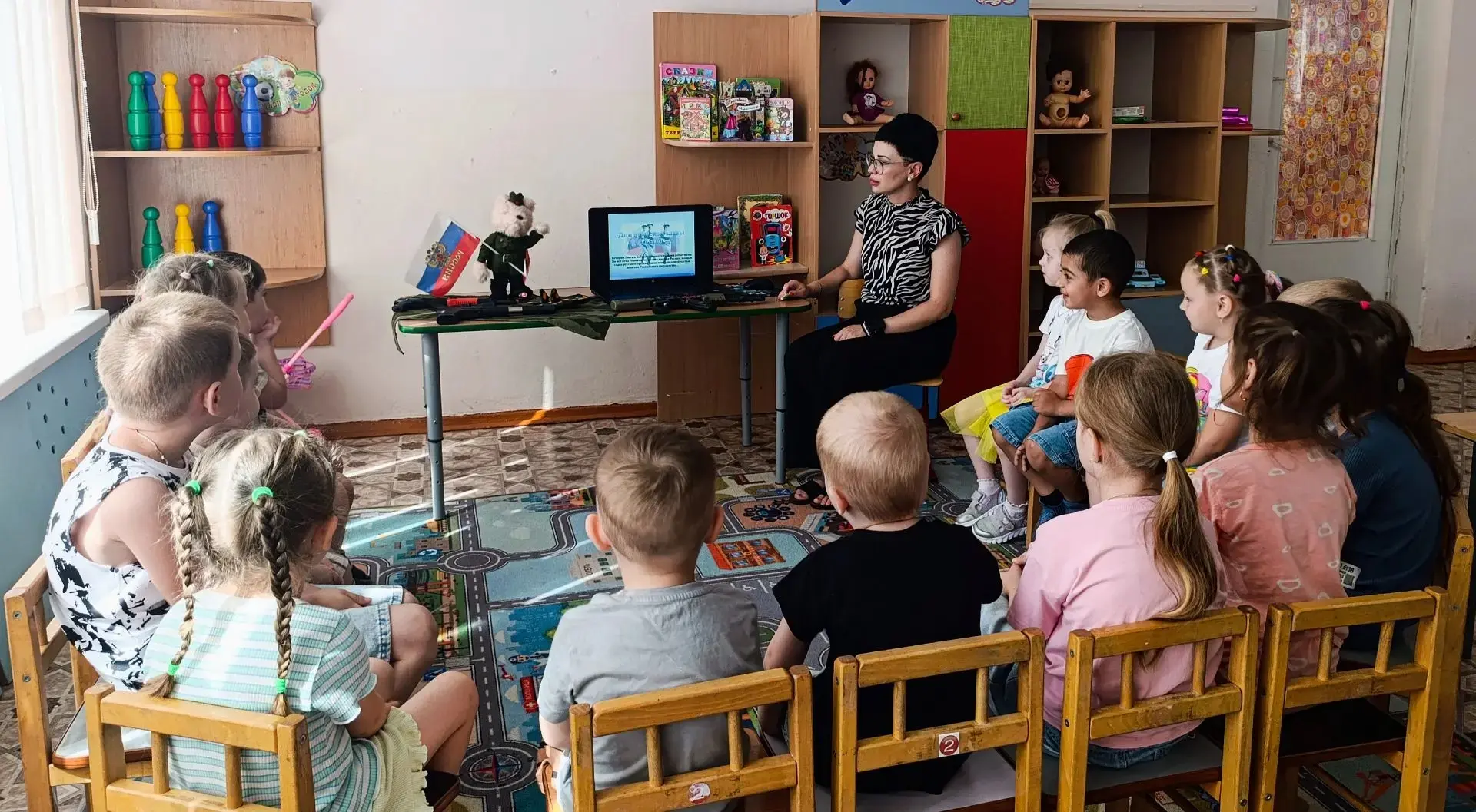 В группе "Котята ",прошло тематическое мероприятие посвящённое: "Дням великой воинской славы России"