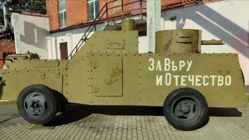 В Черняховске продают броневик и башню от Т-34.