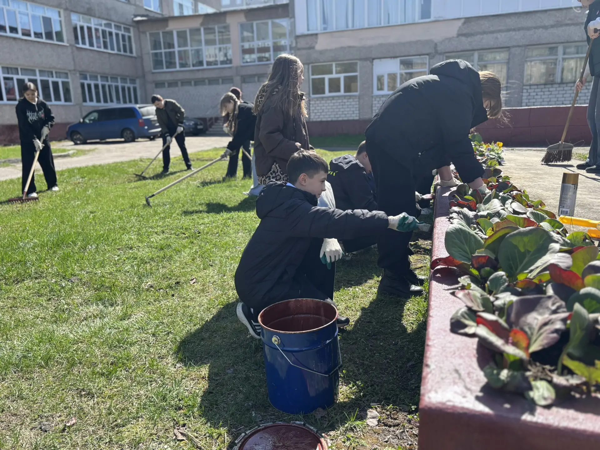 🇷🇺«Я ПОМНЮ»🕊️  🙏🏻В рамках Акции «Я помню» наши ребята и педагоги организовали и произвели уход за по