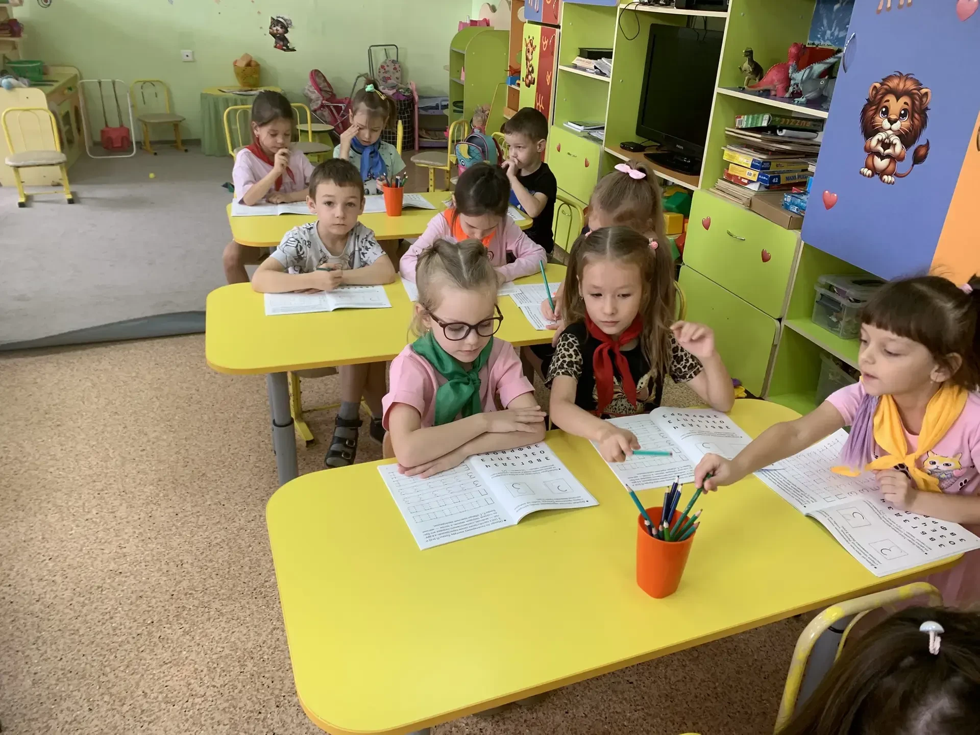 Занятие по обучению грамоте в подготовительной группе "Африка", где ребята изучают букв...