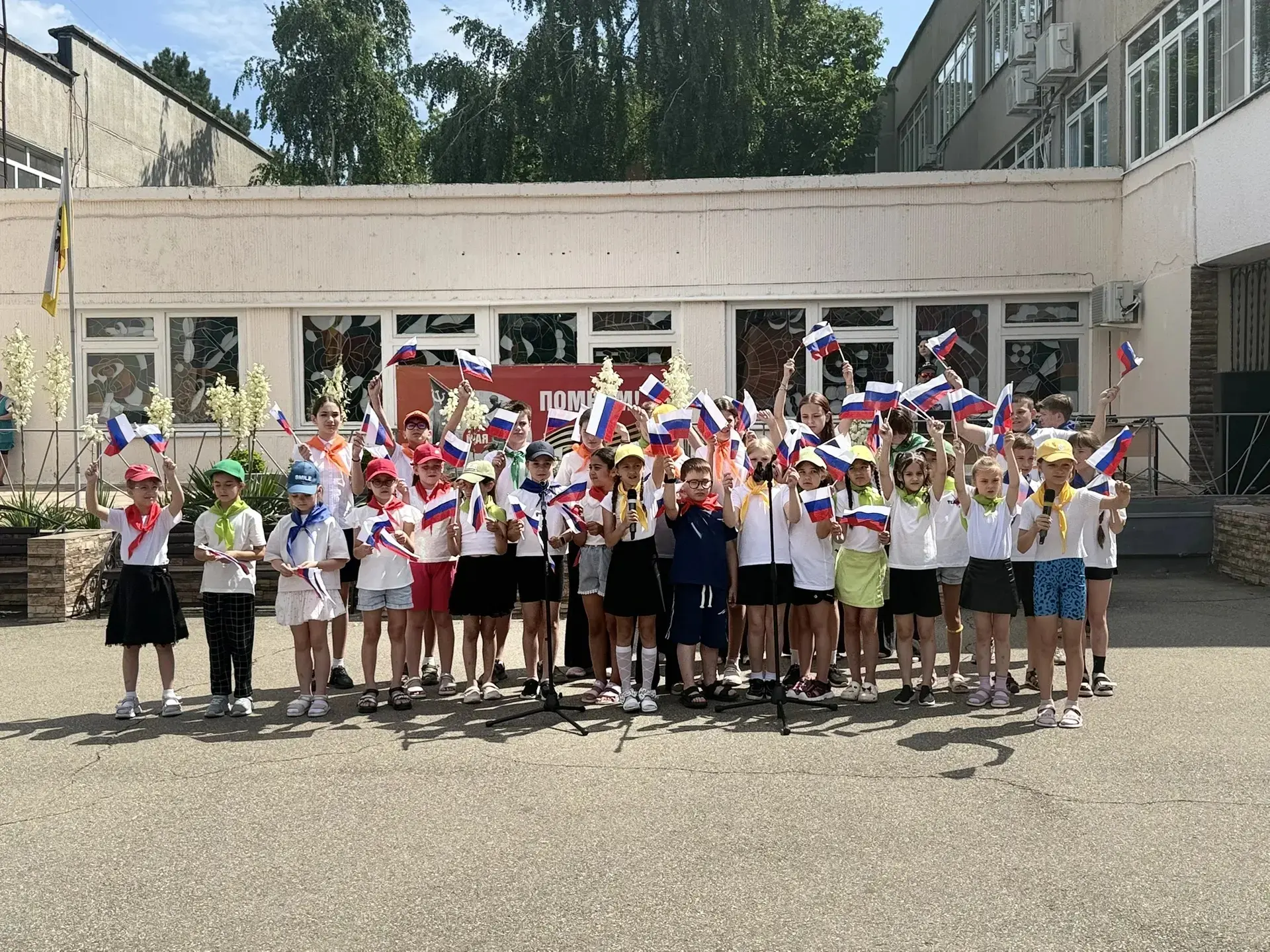 Сегодня для воспитанников летнего лагеря «Позитив» и трудового отряда «Факел» прозвучал финальный ак