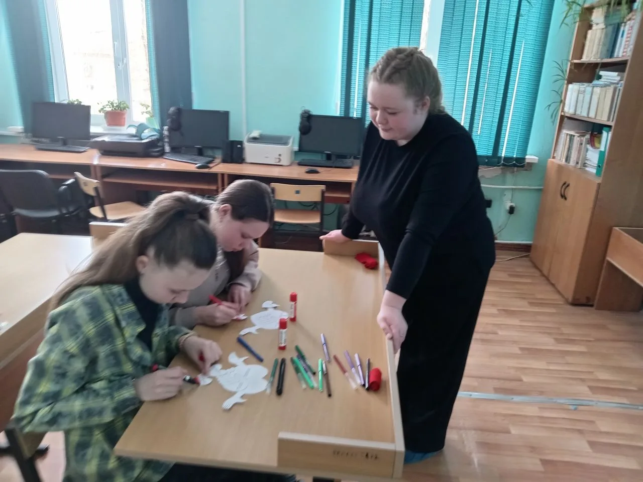 ✅Сегодня автоклуб №2 Кимовского ДК провел мастер-класс «Россия и Крым вместе навсегда»,...