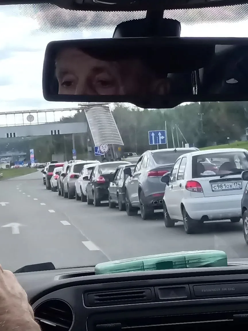 На выезде с города на Челябинский тракт теперь всегда так