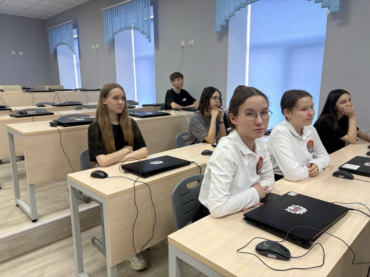 В Губернаторском лицее среди девятых классов прошёл увлекательный квиз «Аз Буки Веди», посвящённый и