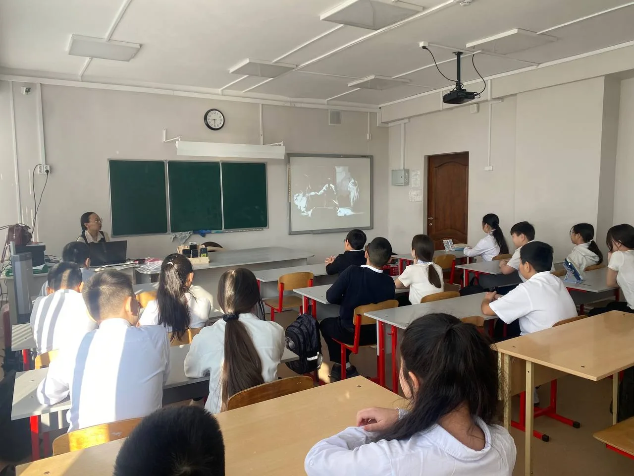 🎭 Театральное закулисье: разговор о важном  Сегодня в нашей школе прошла очередная встреча в рамках 