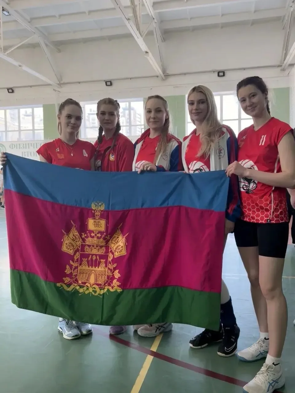 🏐✨ Поздравляем Стефанию Булавинову с бронзой в составе сборной университета по волейболу!