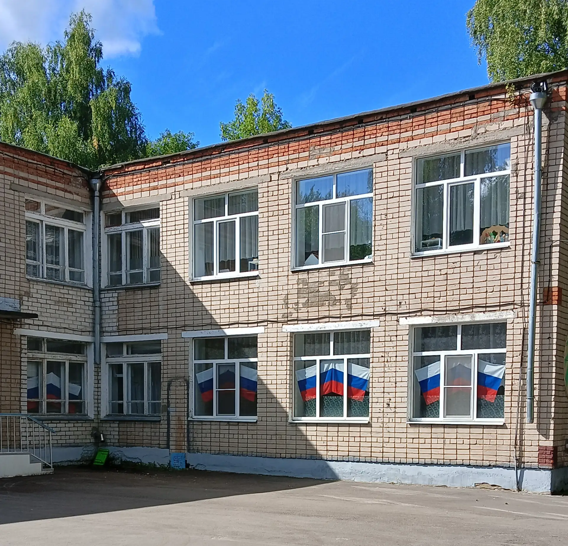 🇷🇺 Наш детский сад присоединяется к онлайн-флешмобу "Поднять флаг"!