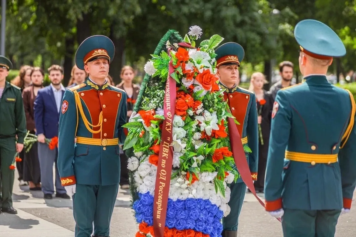 День памяти и скорби 🕯

22 июня 1941 года на советскую землю обрушилась орда немецко-фашистских зах