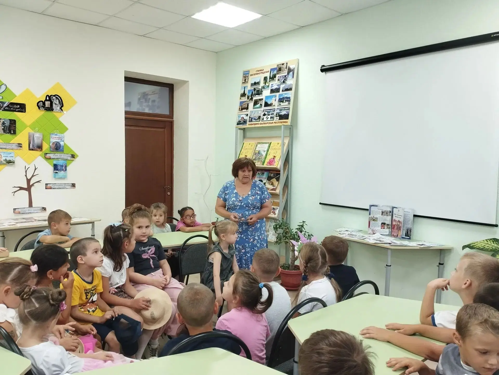 Сегодня сентябрь пришёл с тёплым солнцем и лёгкой осенней свежестью — время встреч, улы...