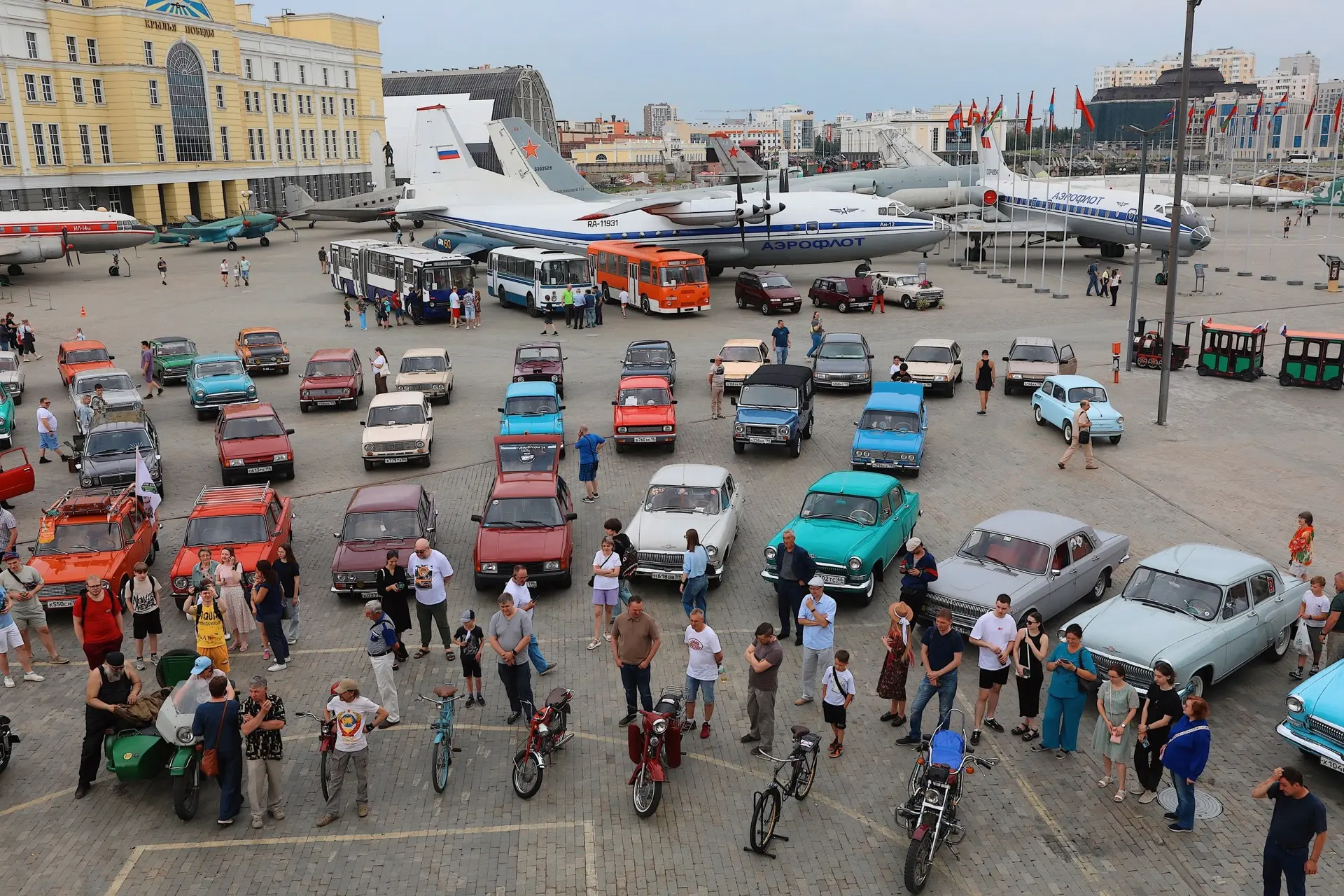 Традиционно в День России в Музейном комплексе пройдет  Авторетрофестиваль.

Перенесемся в эпоху, ко