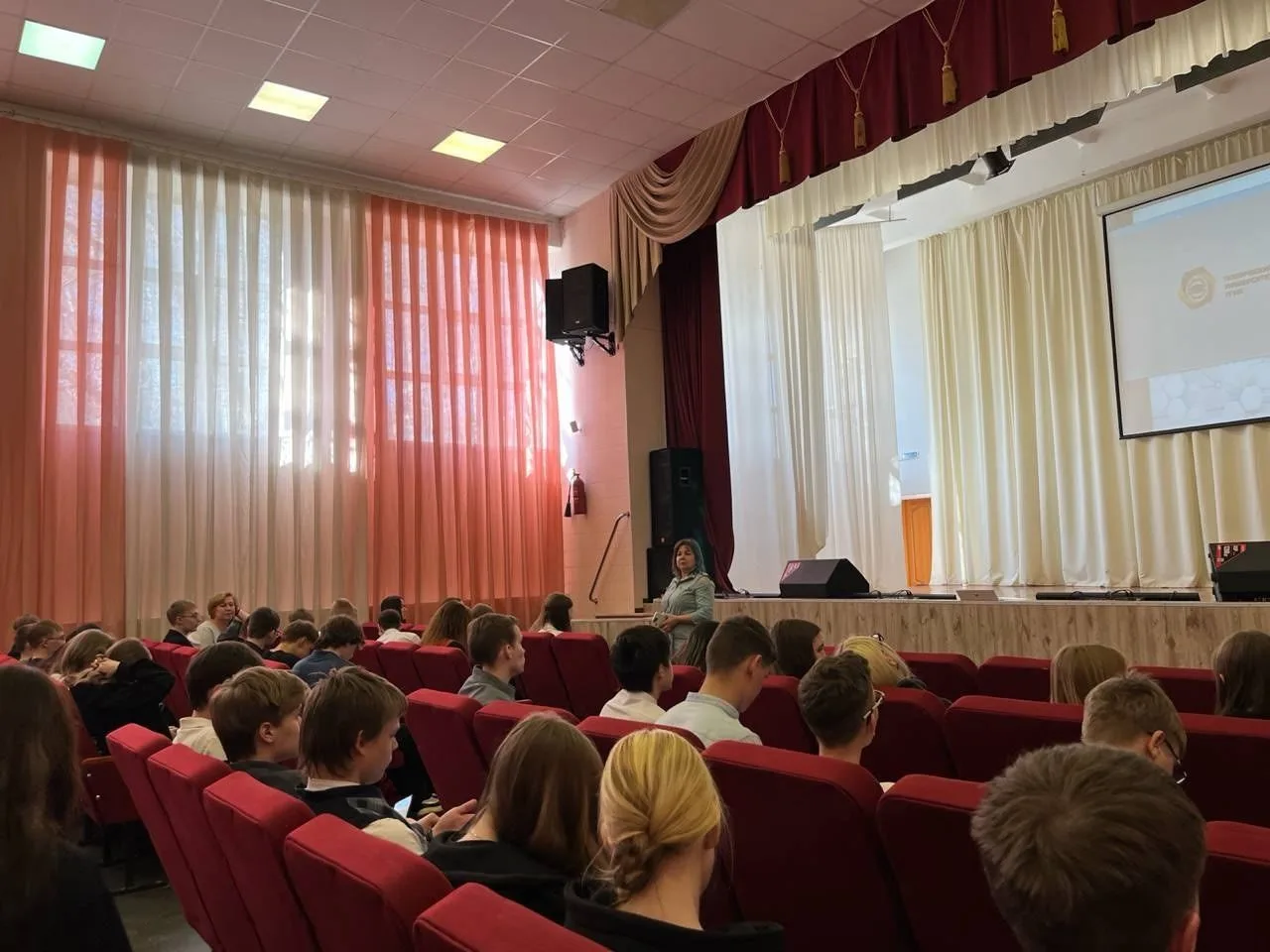 «Найди свой путь»: 120 школьников, 12 станций и море подарков от «Уралэлектромеди»