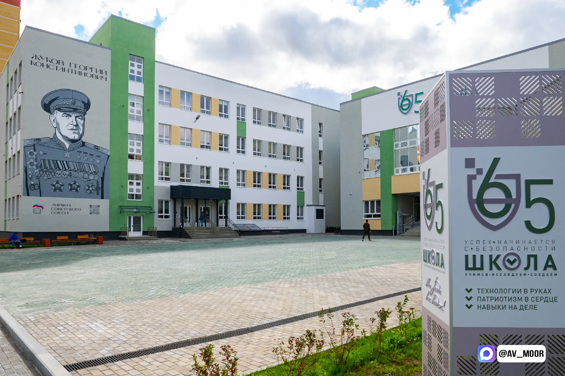 Свыше 256 тысяч школьников сегодня сели за парты в Тюменской области