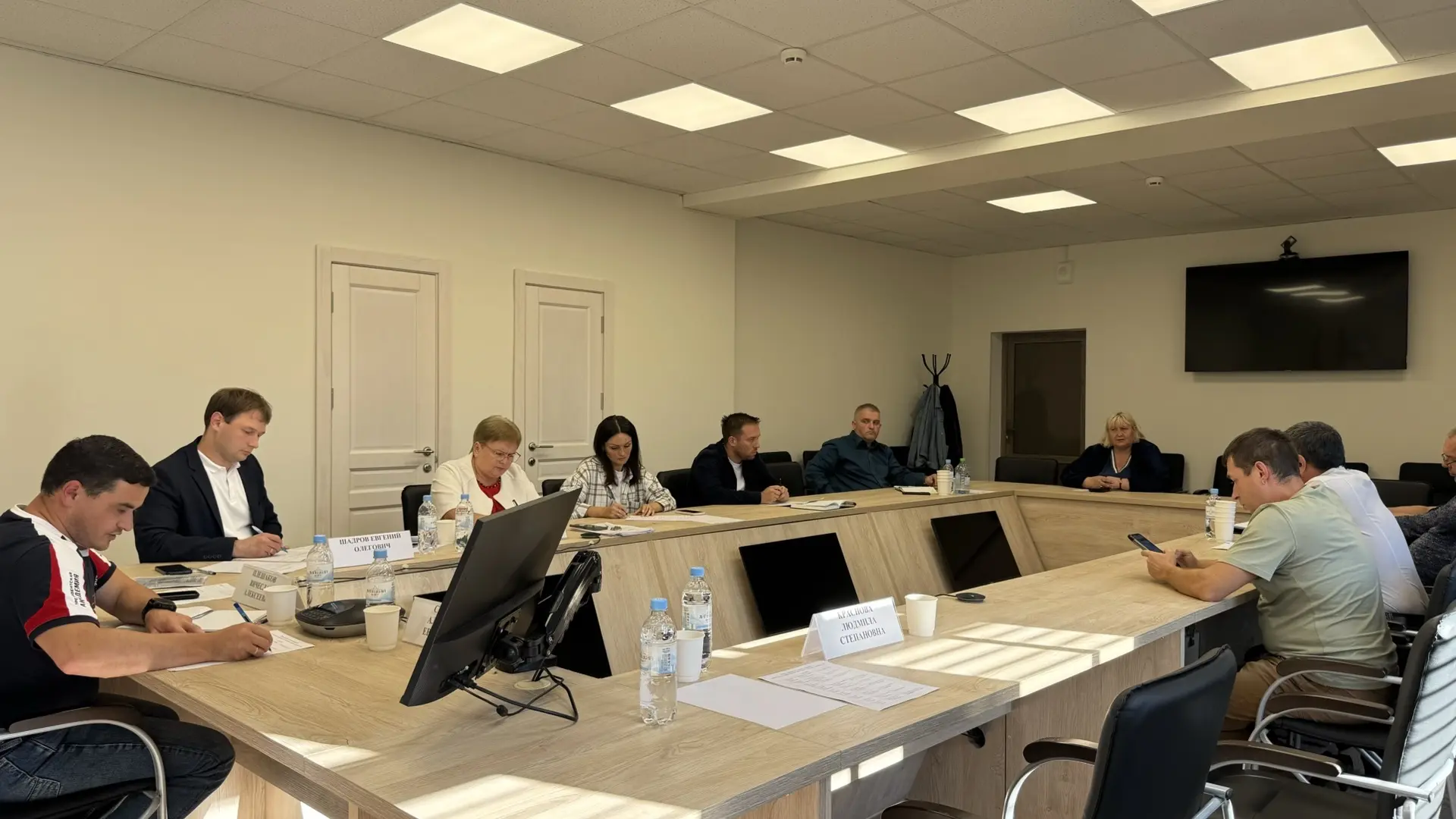 👥 Комитет провел личный прием жителей и рабочее совещание в Волхове