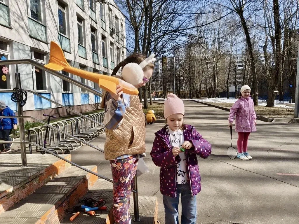 🎈 Нескучные каникулы — поехали!  💫 Первые дни смены — и уже море впечатлений.   🤖 В понедельник мы п