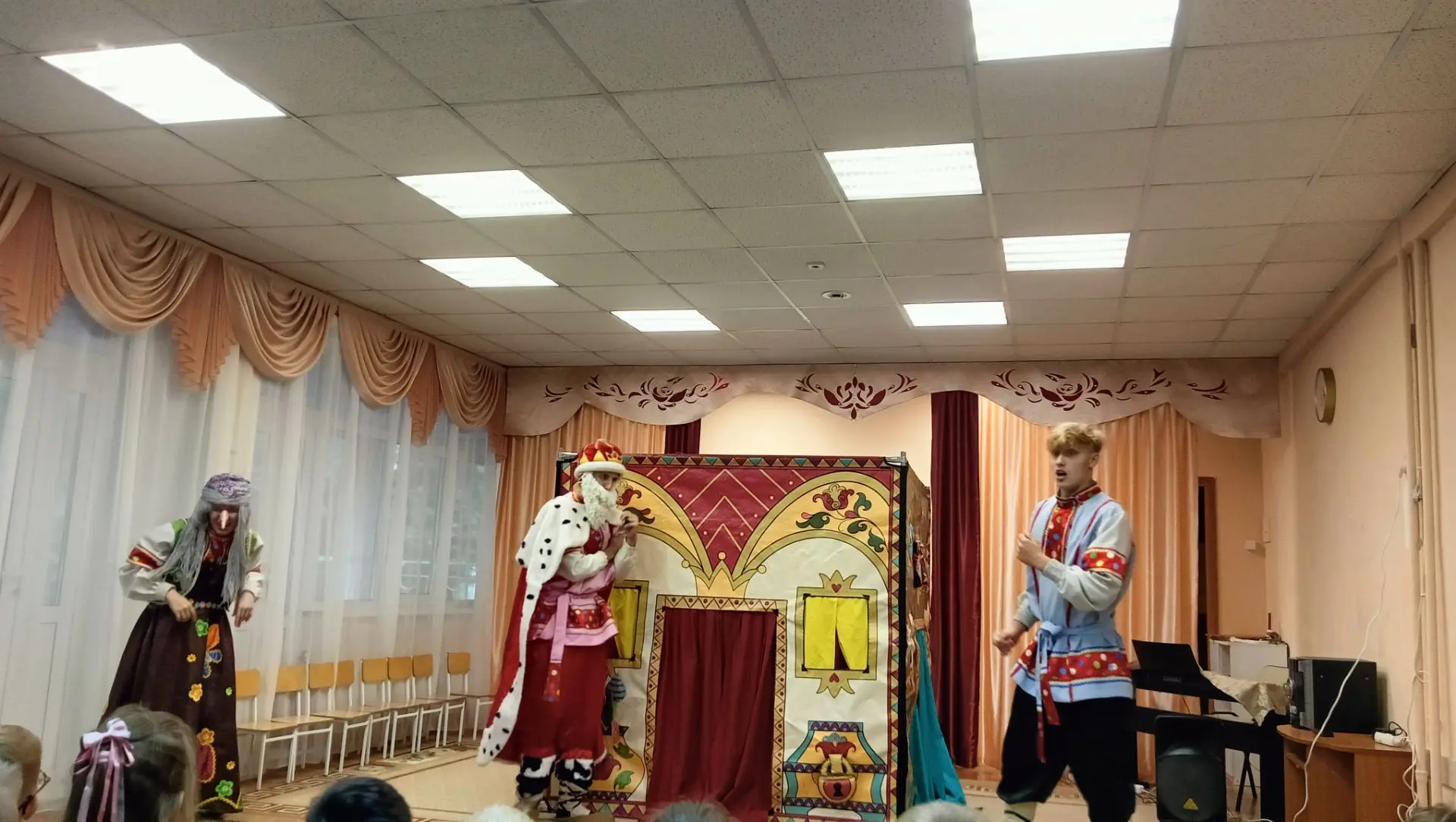 🎭 Театр «Заводной апельсин» представляет: «Весна в гороховом царстве»!
