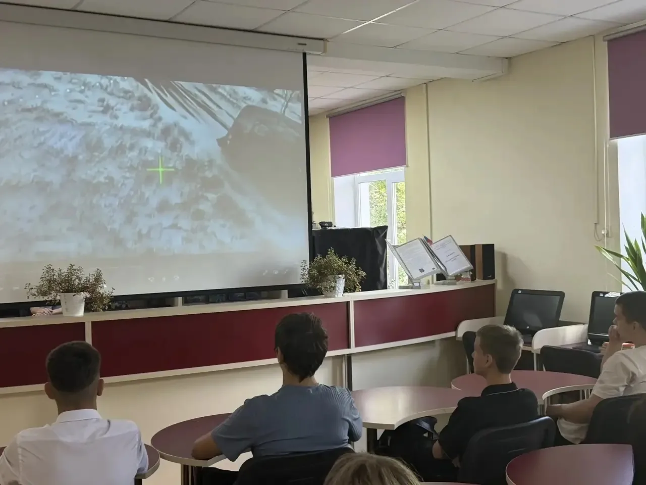 Каждую среду в Новороссийском колледже строительства и экономики проходят показы видео роликов про б