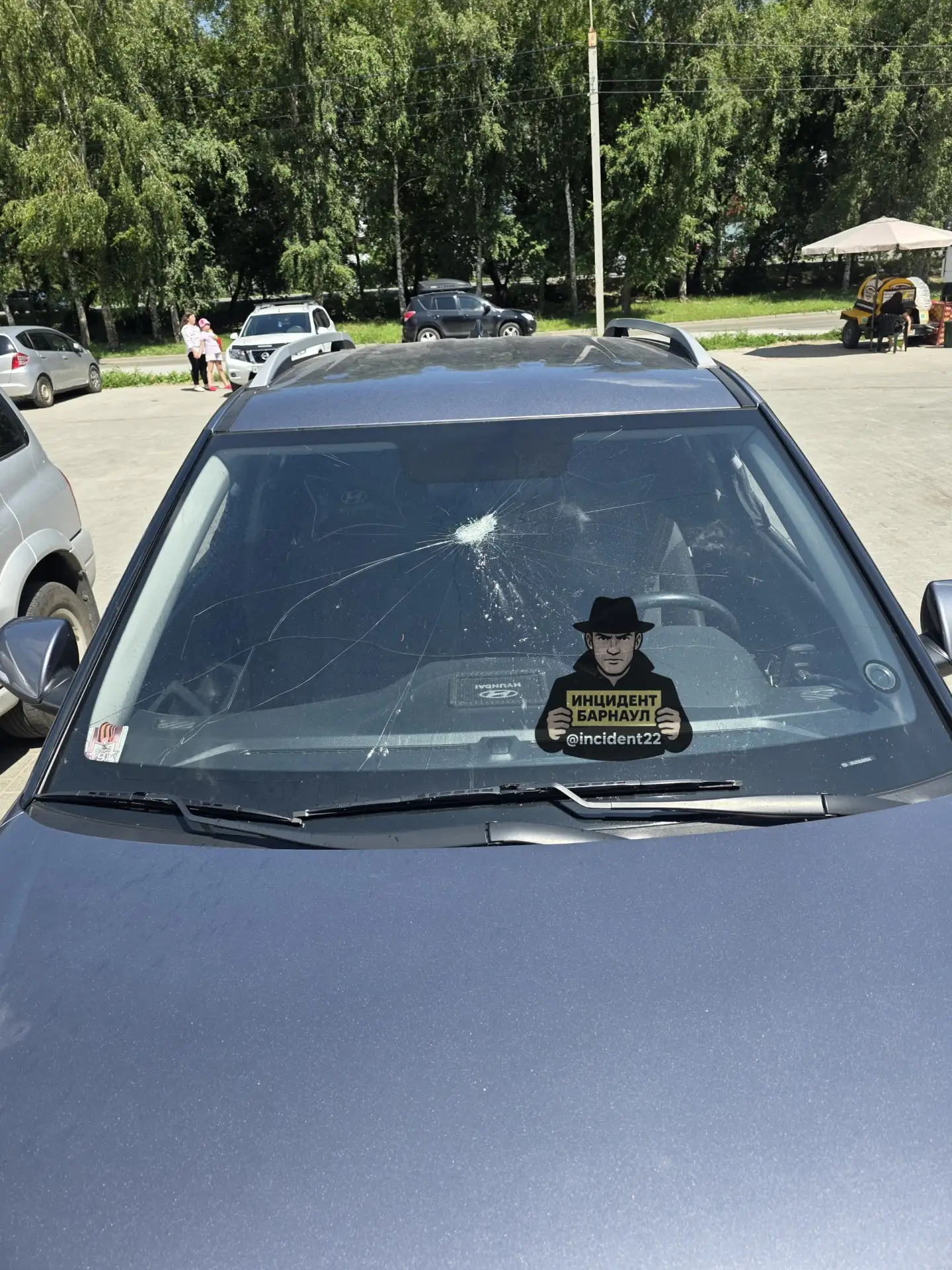 ⚠ На Павловском тракте возле «Бочки» во время драки бутылка разбила лобовое стекло авто...