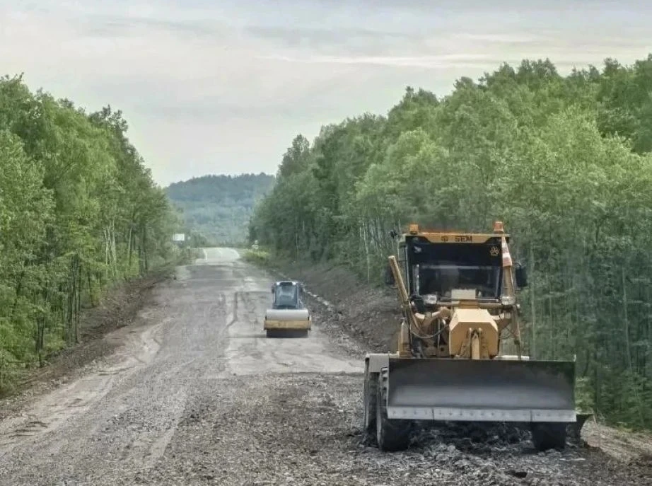 До конца года отремонтируют 20 километров трассы Селихино - Николаевск-на-Амуре

Работы ведутся на у