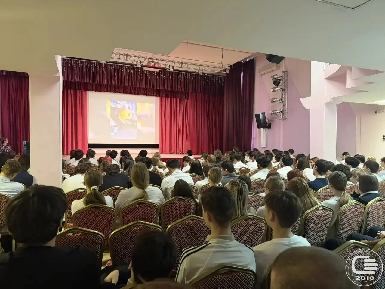 📱 Урок цифровой безопасности: старшеклассники обсудили мошенничество в соцсетях  🛡️ Сегодня в нашей 
