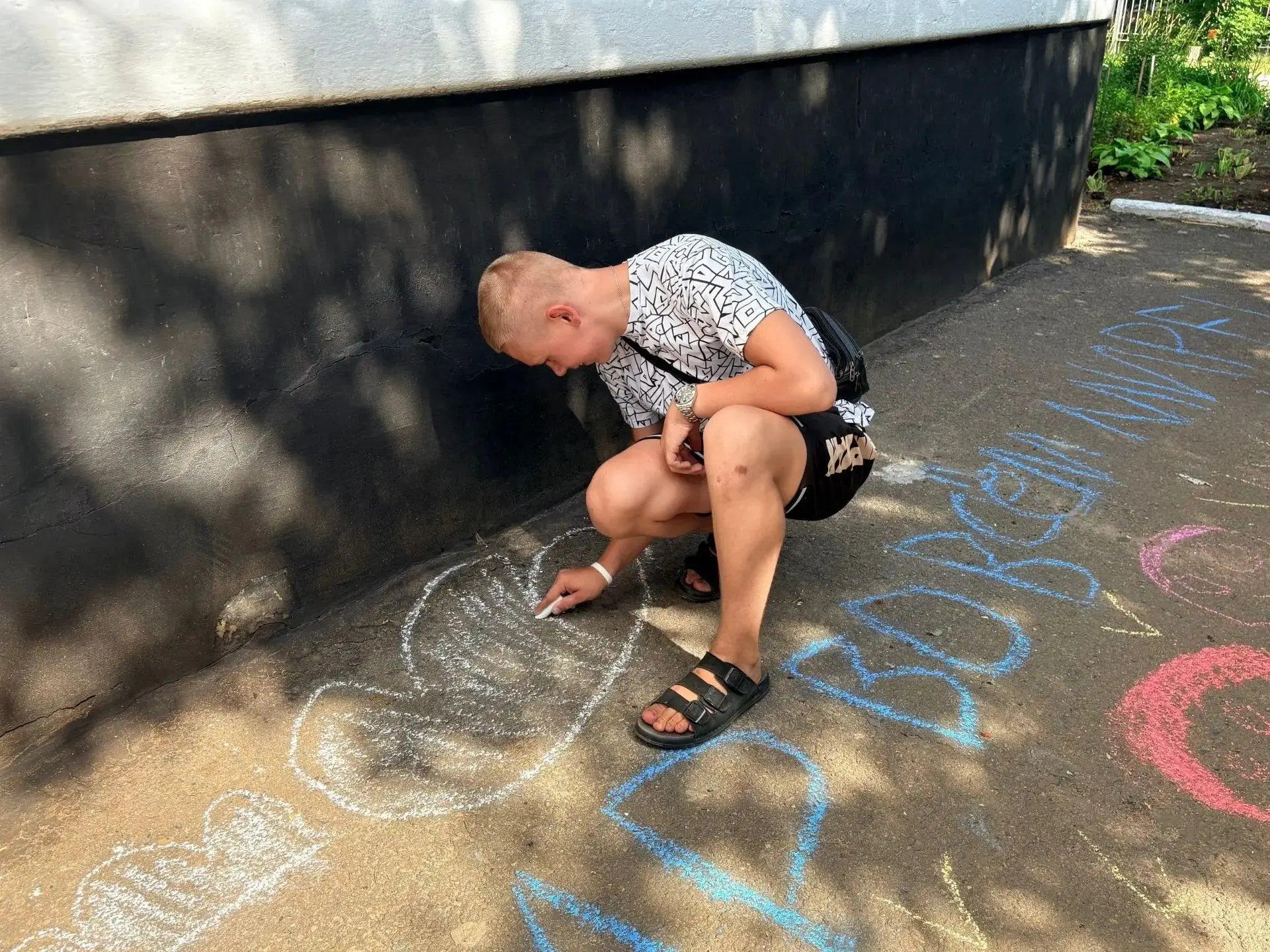 🇷🇺 Школьный Вестник
🌞 Праздник ярких мелков и летнего настроения 😉
На этой неделе асфальт перед 