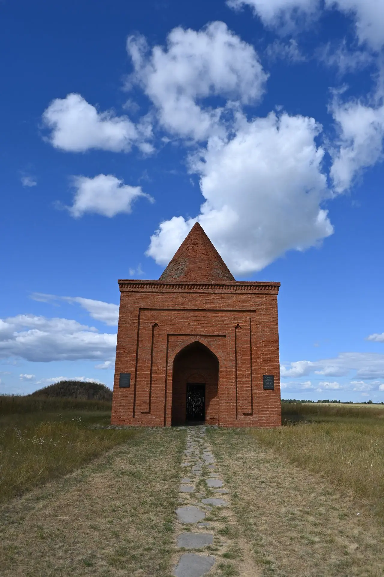 Мавзолей Кесене (в народе — «башня Тамерлана») — исторический памятник XIV–XVI веков, р...