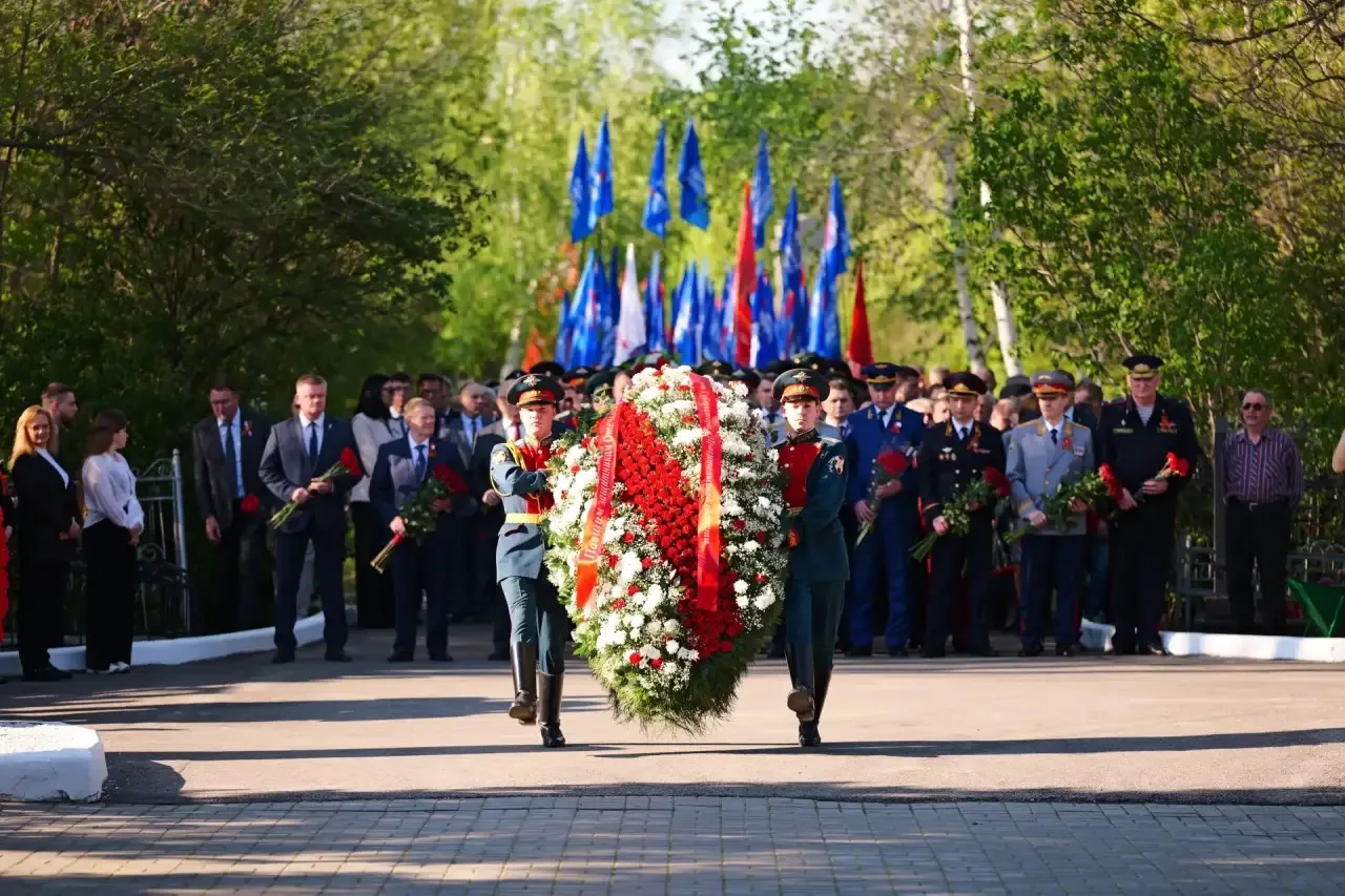 Сегодня, в преддверии великого праздника Победы с коллегами-депутатами, представителями...