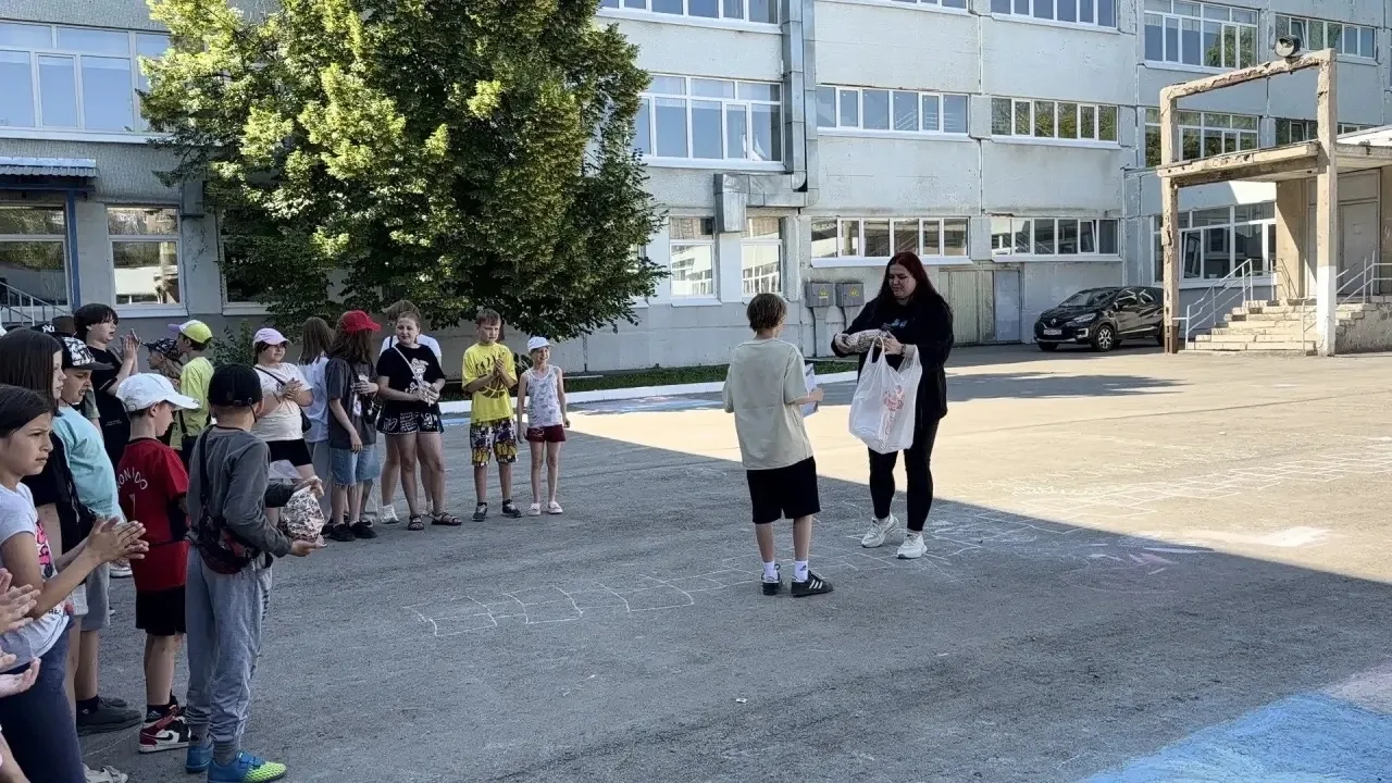 🌸 День 8: Итоги, Родина и мороженое — идеальный микс! 🍦🇷🇺

Восьмой день в лагере «Цветочный» пол