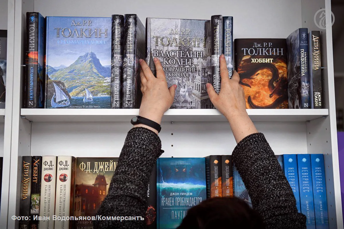 Книжная отрасль потеряла 6 млрд руб. из-за ударов БПЛА по складам Wildberries и Ozon, р...