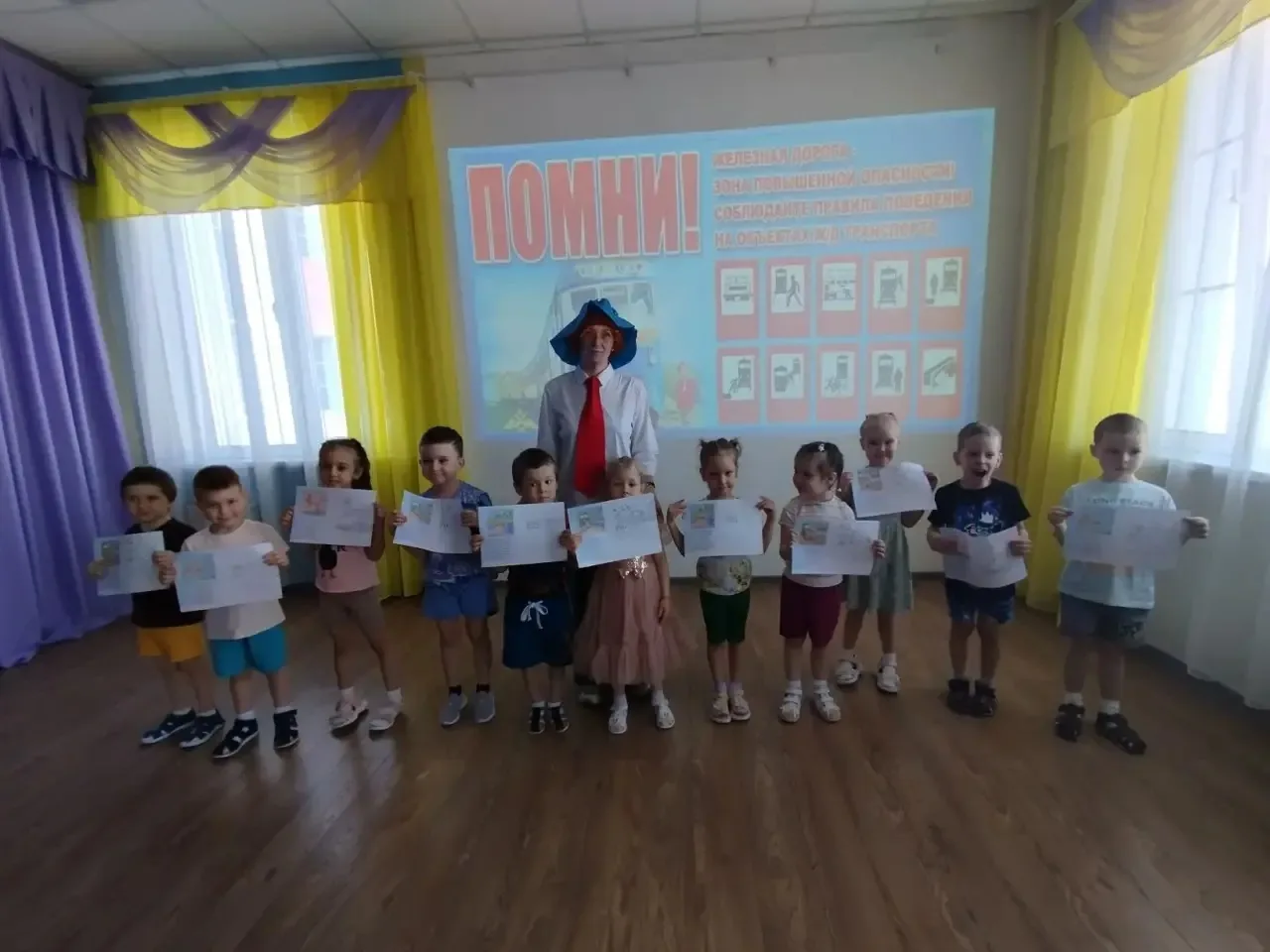В рамках Всероссийского месячника «Уступи дорогу поездам» для воспитанников средних групп «Путешеств