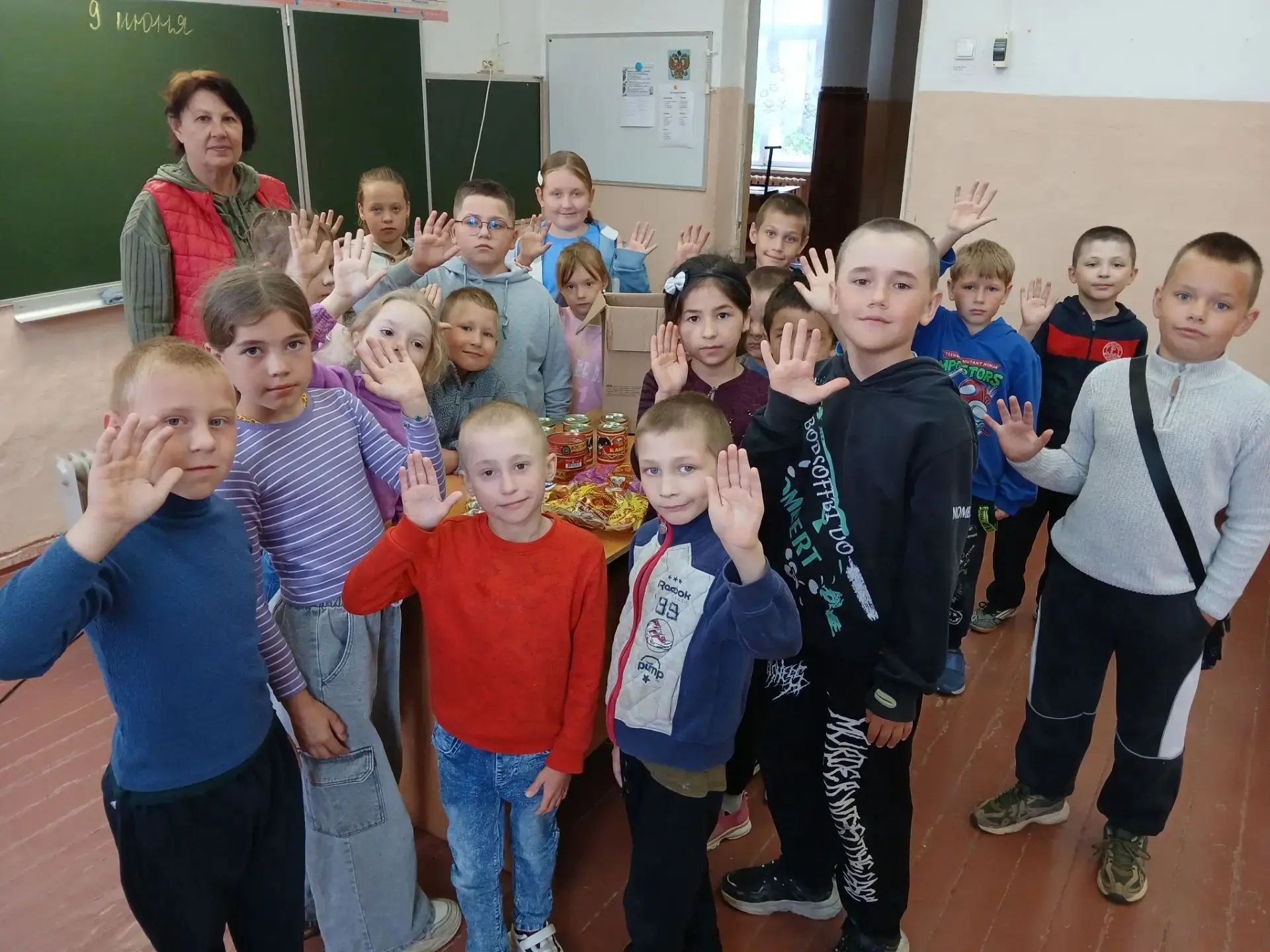 Наши ДЕТИ ПОБЕДЫ пишут письма📄 и вместе с родителями собирают посылки на СВО. 
К детскому проекту, 