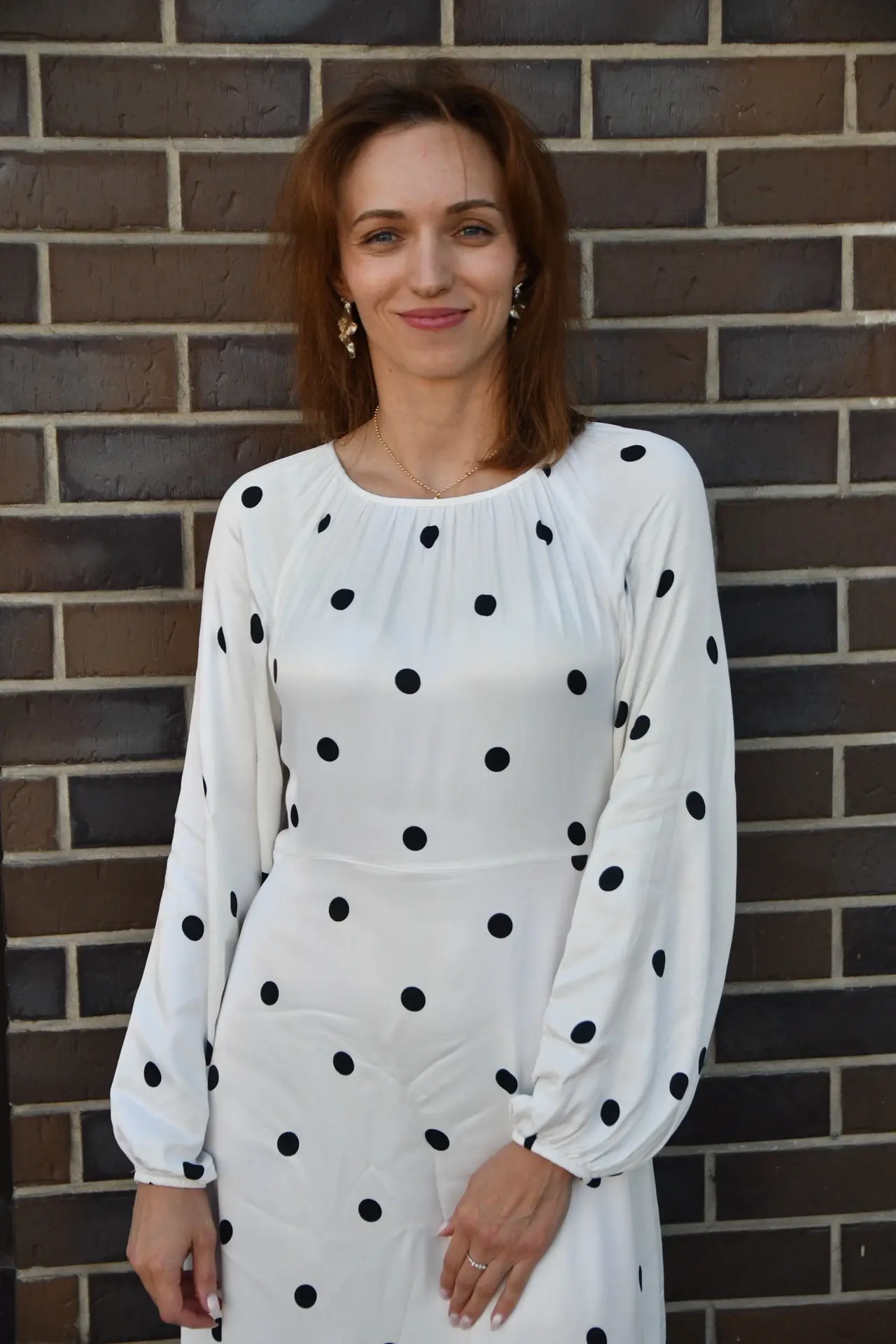 Я Елена.