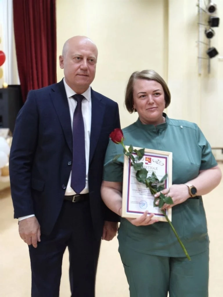 💞19 июня в актовом зале второй школы принимали поздравления те, кто спасает жизни и здоровье людей.