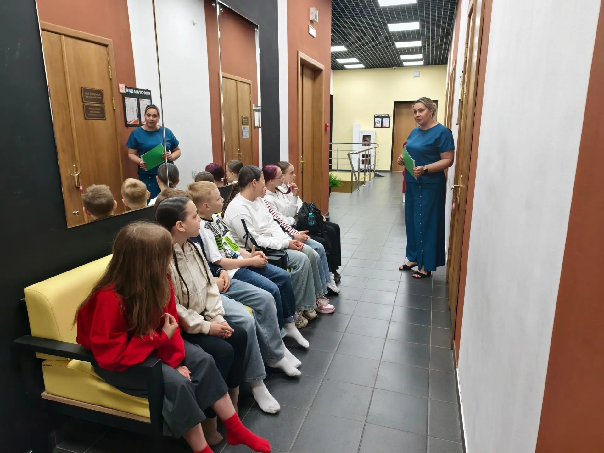 🛡️ Мы — за мир! Беседа по безопасности в ЦКР

В нашем Центре прошла важная беседа «Мы за мир против