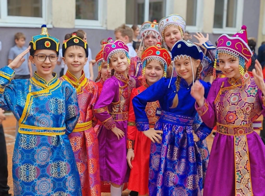🎉 Единство начинается с детства: как 4-классники зажгли на фестивале