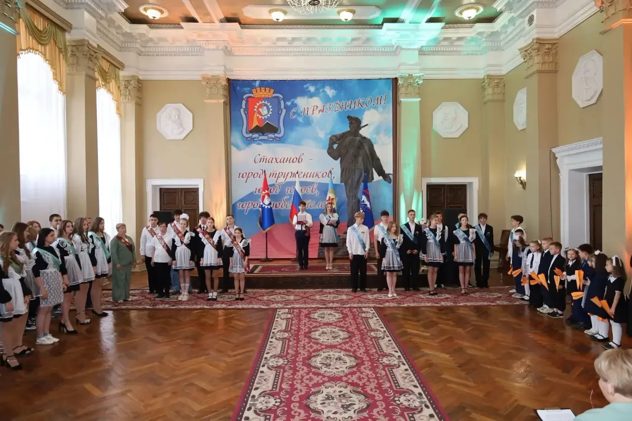 🔔 Последний звонок — точка, с которой начинается путь! 🎓