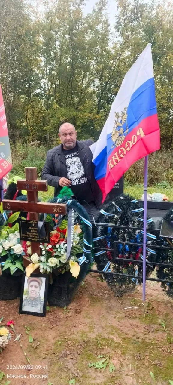 Своих не забываем: в Хатуни и Михнево обновили флаги на могилах героев
