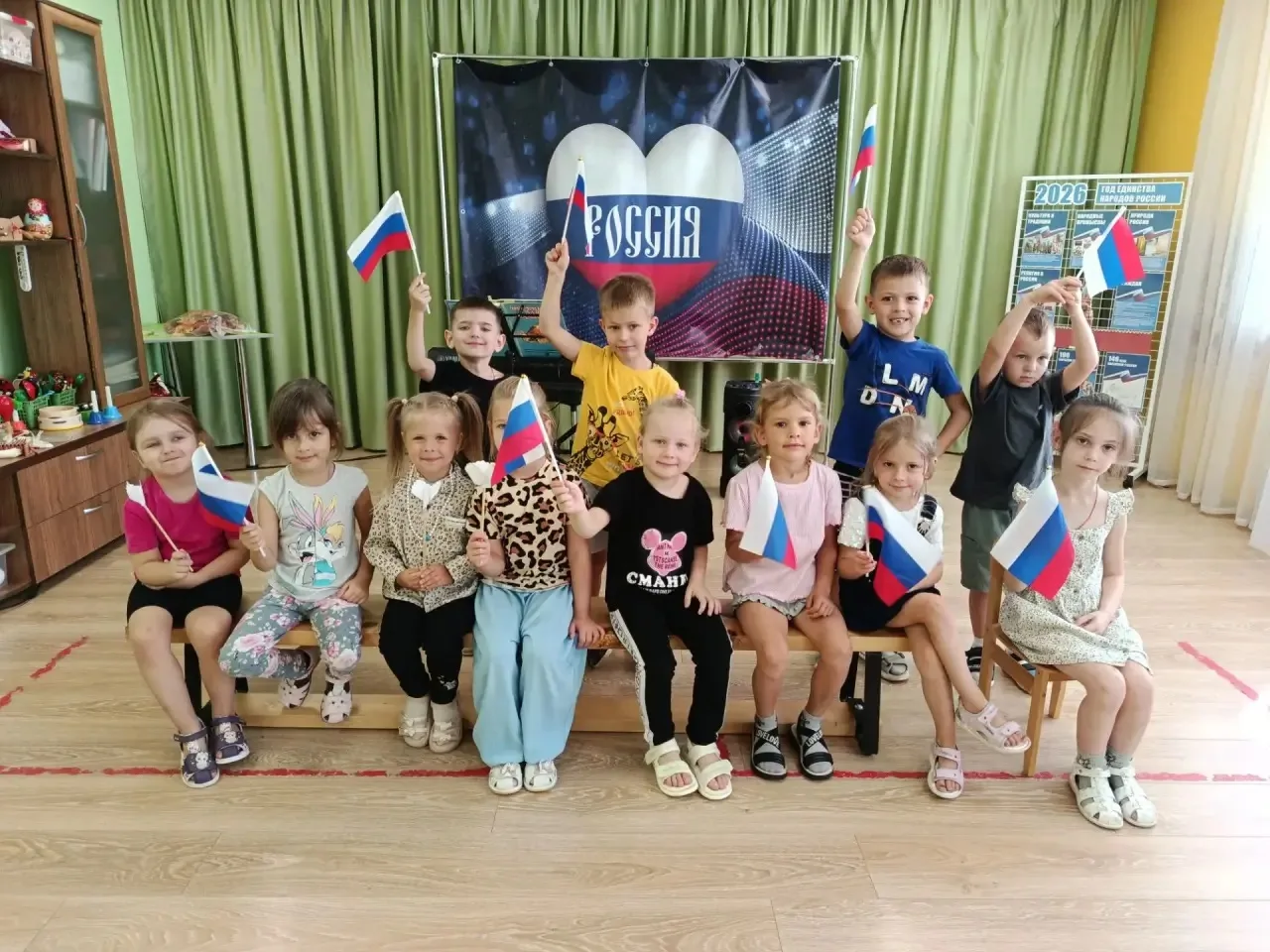 Музыкальная гостиная: встреча с песнями — от военных лет до современности! 🎉