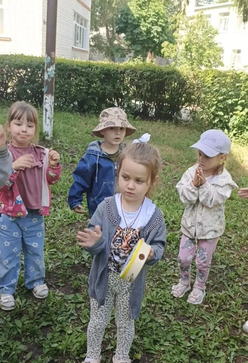 В младшей группе "Лучики" прошел тематический досуг "Музыкальные шумовые инструменты".  Музыкальные 