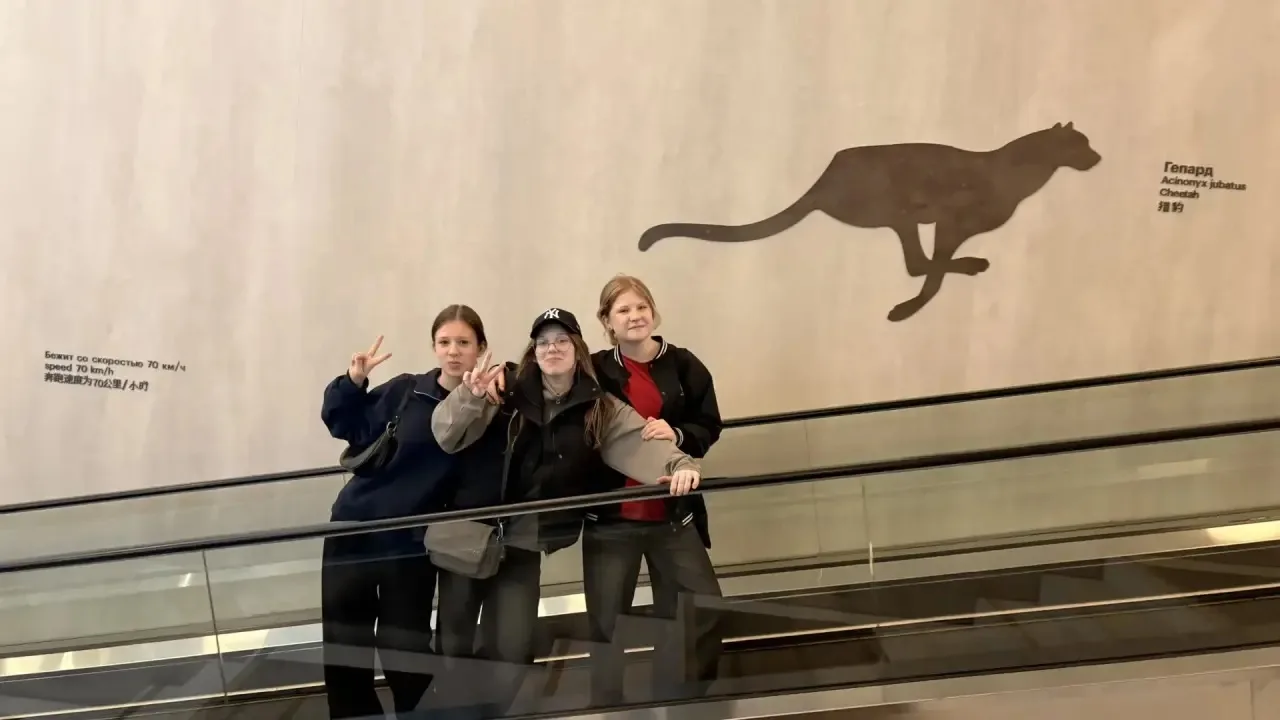 🦒Каникулы в дикой природе!  В самом сердце нашего города, под открытым небом, раскинулся целый живот
