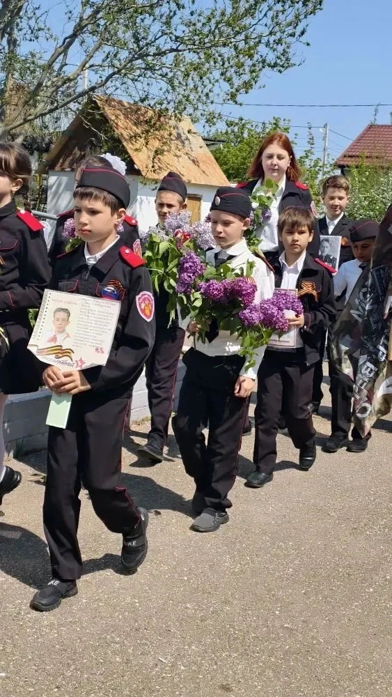 🕊 Мы помним! В Казачьей школе №34 прошла акция «Бессмертный полк»