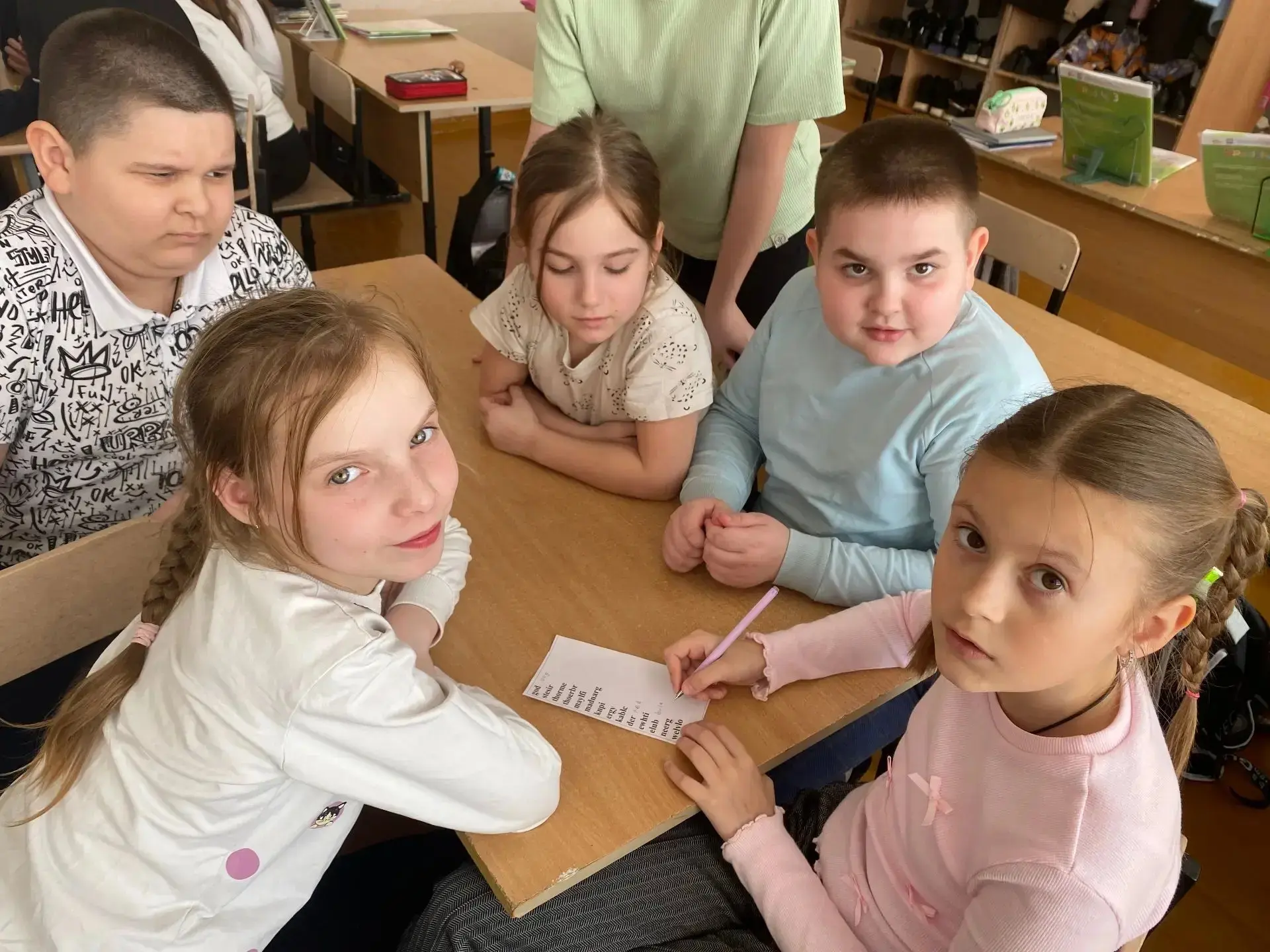 В последний день недели иностранного языка учащиеся 3⃣ А и 4⃣ Б классов совершили на школьном желтом
