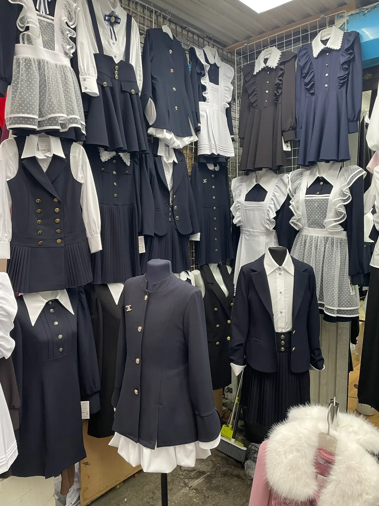 Кто не успел купить школьную форму — не переживайте! 🎒✨